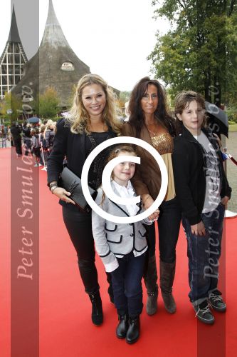 Kaatsheuvel, 9 Oktober 2011
Premiï¿½re van de musical Droomvlucht
Antje Monteiro met vriendin en kinderen
Foto Peter smulders BV