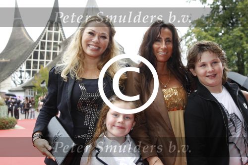 Kaatsheuvel, 9 Oktober 2011
Premiï¿½re van de musical Droomvlucht
Antje Monteiro met vriendin en kinderen
Foto Peter smulders BV