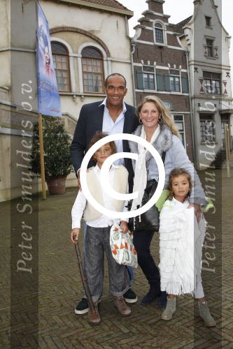 Kaatsheuvel, 9 Oktober 2011
Premiï¿½re van de musical Droomvlucht
Arnold Vanderleijde met zijn vrouw en kinderen
Foto Peter smulders BV