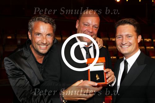 Amsterdam 21 oktober 2011
Uitreiking televizierring 2011 in carre. Peter Lubbers met de ring met Matthias Scholten en Bert Habets
Peter Smulders bv