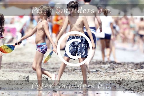 Ibiza 26 juli 2011
Wendy v Dijk met Erland Galjaard en Sem en Lizzy op het strand. Ook Martijn Amanda Bickel Jasmijn Achilles en Michelle Krabbe zijn aanwezig bij coco beach.
Peter Smulders bv