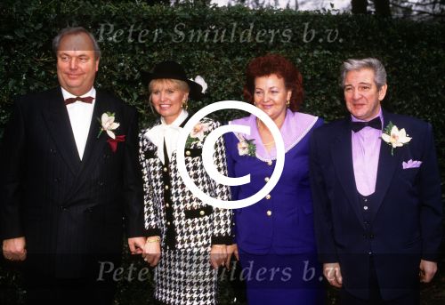Amsterdam, 31 December 1991
Rene Froger zijn tweede huwelijk met Natasja Froger
op de foto de ouders van Rene, Bolle Jan Froger met zijn Mien Froger.
Joep Bartels en zijn vrouw.
Foto Peter Smulders BV
