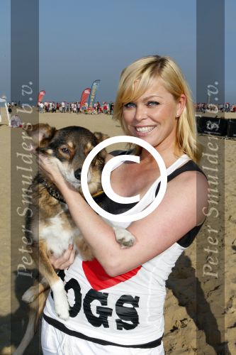 Scheveningen 2 oktober 2011
Bridget Maasland organiseert de dogwalk op het strand van Scheveningen.
Peter Smulders bv