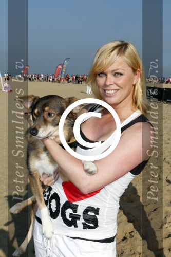 Scheveningen 2 oktober 2011
Bridget Maasland organiseert de dogwalk op het strand van Scheveningen.
Peter Smulders bv