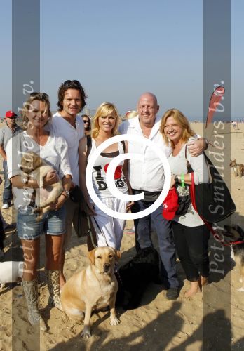 Scheveningen 2 oktober 2011
Bridget Maasland organiseert de dogwalk op het strand van Scheveningen. Henk Bres Isabelle Brinkman Sander janson en Loretta Schrijver
Peter Smulders bv