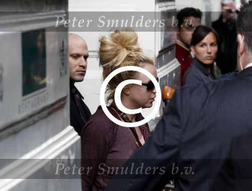 Amsterdam / schiphol oost.
Britney Spears vertrekt vanuit het amstel hotel om naar schiphol oost te gaan waar prive vliegtuig klaar staat.
Peter Smulders bv