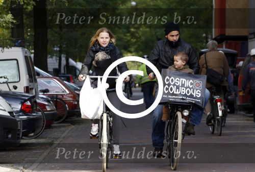 Amsterdam 27 oktober 2011
Caro Lensen met man zoontje en baby op de pc hooftstraat.
Peter Smulders bv