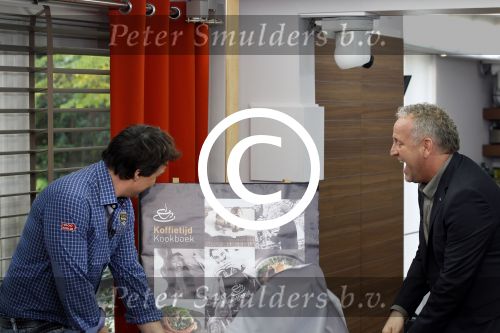 Eemnes 27 oktober 2011
Presentatie kookboek koeffietijd met caspar Burgi en Gordon.
Peter Smulders bv