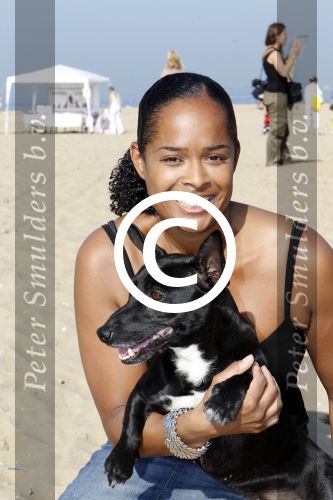 Scheveningen 2 oktober 2011
Bridget Maasland organiseert de dogwalk op het strand van Scheveningen. Chaira Borderslee
Peter Smulders bv