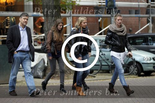 Amsterdam 17 oktober 2011
Charles Groenhuijsen met collega\'s op straat.
Peter Smulders bv