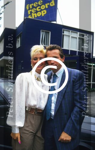 Schiedam, 17 Augustus 1987
Hoofdkantoor Free-Record waar Hans Breukhoven en Vanessa (inmiddels Connie Breukhoven) zijn verloofd.
Foto Peter Smulders BV