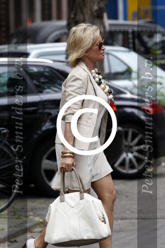 Amsterdam 22 juli 2011
Connie Breukhoven doet boodschappen op de cornelis schuytstraat.
Peter Smulders bv