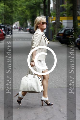 Amsterdam 22 juli 2011
Connie Breukhoven doet boodschappen op de cornelis schuytstraat.
Peter Smulders bv