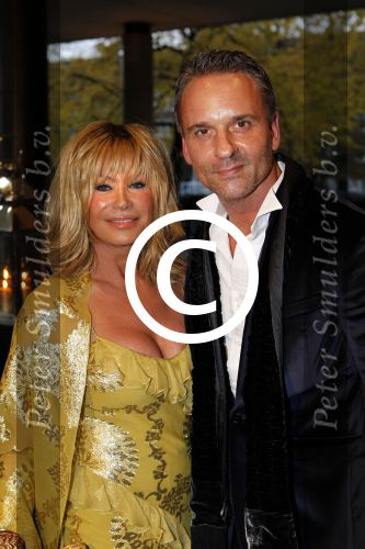 Amsterdam 29 oktober 2011
JFK Gala in het okura hotel. Connie Breukhoven met Eric Kuster
Peter Smulders bv