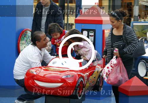 Amsterdam 8 oktober 2011
Mohammed en Constanza Breukhoven met hun kinderen Sorayia en Semmy .
Peter Smulders bv