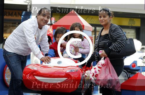 Amsterdam 8 oktober 2011
Mohammed en Constanza Breukhoven met hun kinderen Sorayia en Semmy .
Peter Smulders bv