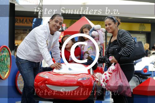 Amsterdam 8 oktober 2011
Mohammed en Constanza Breukhoven met hun kinderen Sorayia en Semmy .
Peter Smulders bv