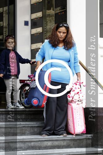 Amsterdam 22 juli 2011
Mohammed en Constanza Breukhoven halen hun kinderen Soraiya en Semmy op bij moeder Connie Breukhoven.
Peter Smulders bv