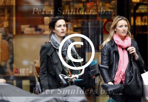 Amsterdam 19 oktober 2011
Daphne Bunskoek in de cornelis schuytstraat.
Peter Smulders bv