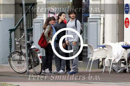 Amsterdam 30 juli 2011
Youp van t Hek en zijn vrouw Debby petter laten aan hun kinderen Sterre Anna en Julius hun nieuwe huis zien.
Peter Smulders bv