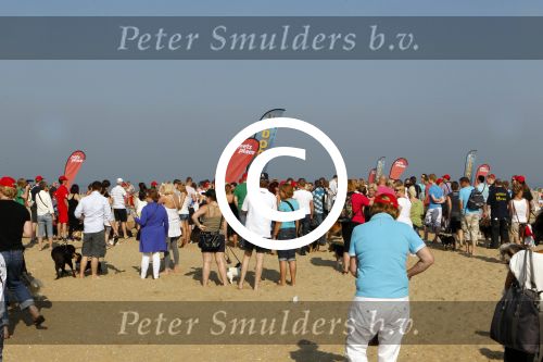 Scheveningen 2 oktober 2011
Bridget Maasland organiseert de dogwalk op het strand van Scheveningen.
Peter Smulders bv
