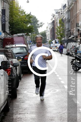 Amsterdam 21 juli 2011
Dries Roelvink hard lopend op de pc hooftstraat.
Peter Smulders bv