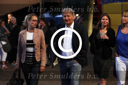 Amsterdam 19 augustus 2011
Theater festival de parade in Amsterdam. Burgemeester Eberhard v d Laan met zijn vrouw op de parade
Peter Smulders bv