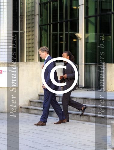 Amsterdam 3 oktober 2011
Edgar Davids verlaat de rechtbank na zaak met zijn ex Gladys Celosse met zijn advocaat
Peter Smulders bv