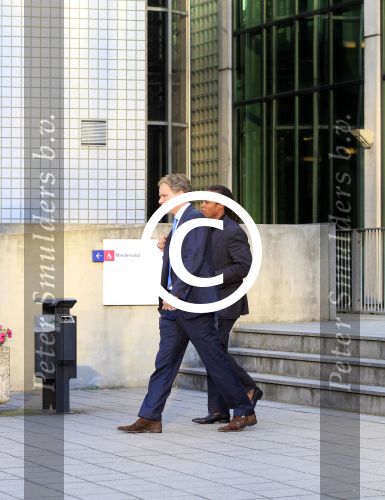 Amsterdam 3 oktober 2011
Edgar Davids verlaat de rechtbank na zaak met zijn ex Gladys Celosse met zijn advocaat
Peter Smulders bv