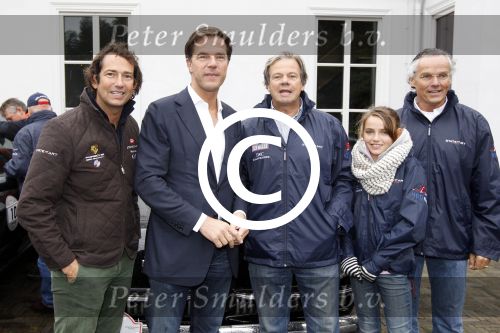 Den haag 9 oktober 2011
Rally tbv zeldzame ziekte fonds die vanaf het catshuis vertrekt. Premier Marc Rutte geeft het startsein.
Peter Smulders bv