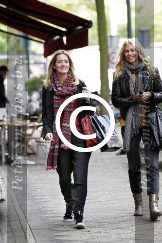 Amsterdam 26 oktober 2011
Monique Moon Matthijsen en Ellemieke Vermolen op de cornelis schuytstraat.
Peter Smulders bv