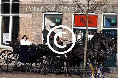 Leiden 24 oktober 2011
Presentatie cast musical zangeres zonder naam met oa Ellen Pieters Job Bovenlander Nikki v Ostaijen Ylva Wichers Schreur Stefan de Kogel Sabine Beens en Jasper Kerkhof in de schouwburg van Leiden.
Peter Smulders bv