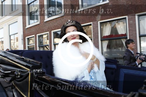 Leiden 24 oktober 2011
Presentatie cast musical zangeres zonder naam met oa Ellen Pieters Job Bovenlander Nikki v Ostaijen Ylva Wichers Schreur Stefan de Kogel Sabine Beens en Jasper Kerkhof in de schouwburg van Leiden.
Peter Smulders bv