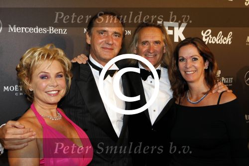 Amsterdam 29 oktober 2011
JFK Gala in het okura hotel. Erik de Vlieger met zijn vrouw en Annemarie v Gaal met vriend .. de vlieger
Peter Smulders bv