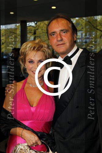 Amsterdam 29 oktober 2011
JFK Gala in het okura hotel. Erik de Vlieger met zijn vrouw en Annemarie v Gaal met vriend .. de vlieger
Peter Smulders bv