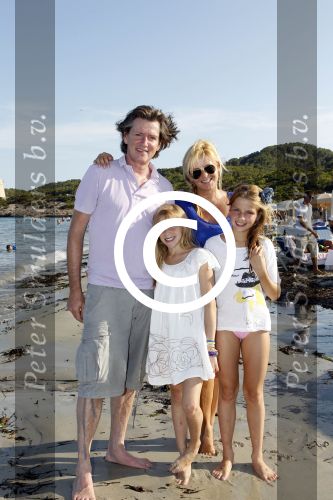 Ibiza 26 juli 2011
Erik de zwart met vrouw en dochters op ibiza.
Peter Smulders bv
