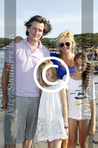 Ibiza 26 juli 2011
Erik de zwart met vrouw en dochters op ibiza.
Peter Smulders bv