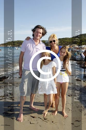 Ibiza 26 juli 2011
Erik de zwart met vrouw en dochters op ibiza.
Peter Smulders bv