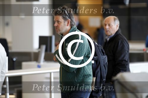 Amsterdam 15 oktober 2011
Erik v t Hoff met zoon op schiphol.
Peter Smulders bv