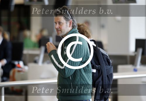Amsterdam 15 oktober 2011
Erik v t Hoff met zoon op schiphol.
Peter Smulders bv