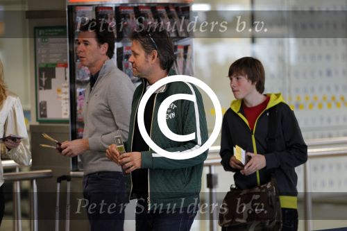 Amsterdam 15 oktober 2011
Erik v t Hoff met zoon op schiphol.
Peter Smulders bv