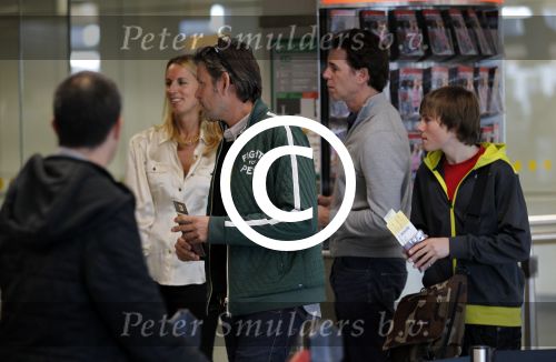 Amsterdam 15 oktober 2011
Erik v t Hoff met zoon op schiphol.
Peter Smulders bv