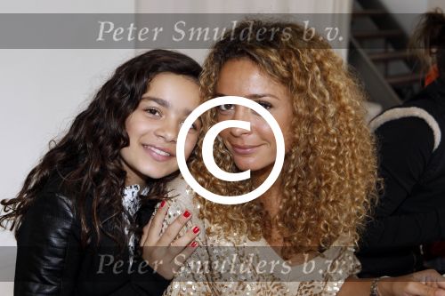 Amsterdam 9 oktober 2011
Lunch met bkende vrouwen van supertrash. Fajah Lourens met dochter
Peter Smulders bv