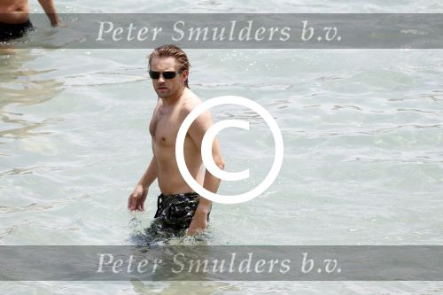 Ibiza 27 juli 2011
Ferri Somogyi viert samen met vrienden vakantie op ibiza bij Tropicana.
Peter Smulders bv