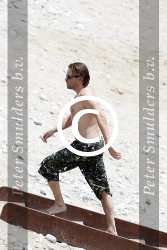 Ibiza 27 juli 2011
Ferri Somogyi viert samen met vrienden vakantie op ibiza bij Tropicana.
Peter Smulders bv