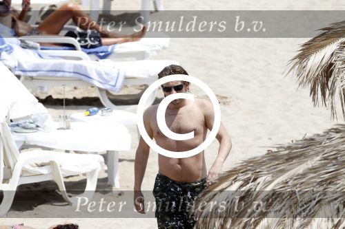 Ibiza 27 juli 2011
Ferri Somogyi viert samen met vrienden vakantie op ibiza bij Tropicana.
Peter Smulders bv