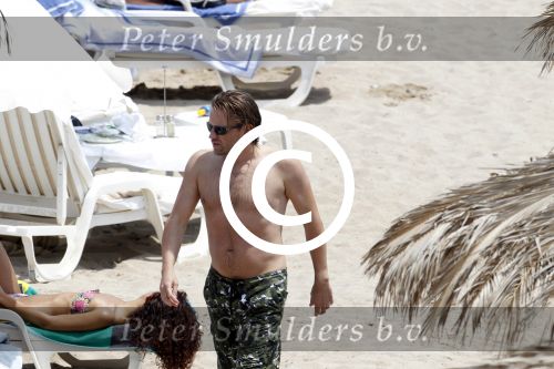Ibiza 27 juli 2011
Ferri Somogyi viert samen met vrienden vakantie op ibiza bij Tropicana.
Peter Smulders bv