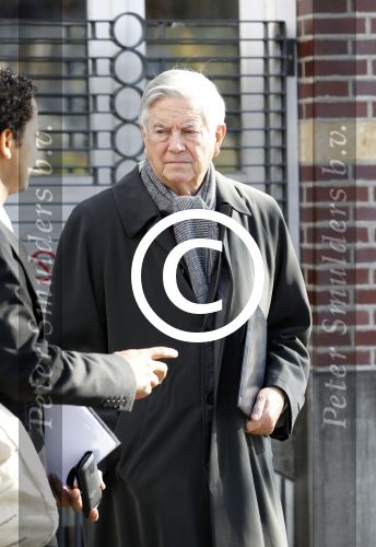Amsterdam 24 oktober 2011
Frits Bolkestein op straat in amsterdam.
Peter Smulders bv