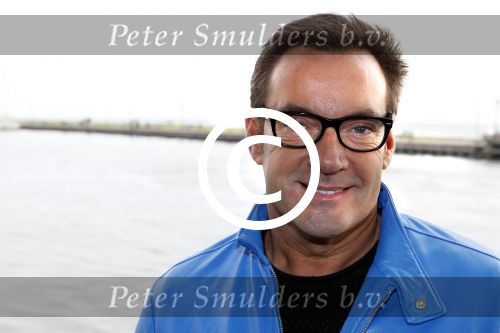 Volendam 27 oktober 2011
Jan Smit krijgt cd , gouden plaat en onderscheiding van de stad Volendam. Gerard Joling
Peter Smulders bv