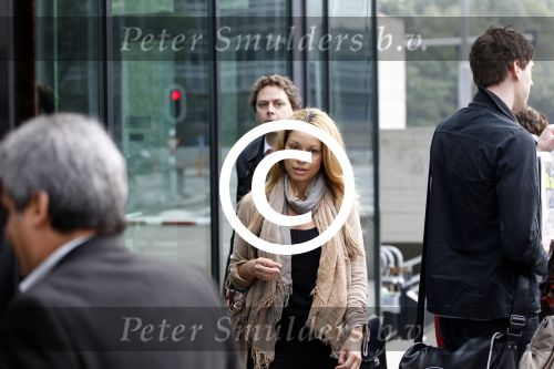 Amsterdam 3 oktober 2011
Gladys Celosse arriveert met haar advocaat Roberto Pennino bij de rechtbank
ivm zaak tegen haar ex Edgar Davids.
Peter Smulders bv